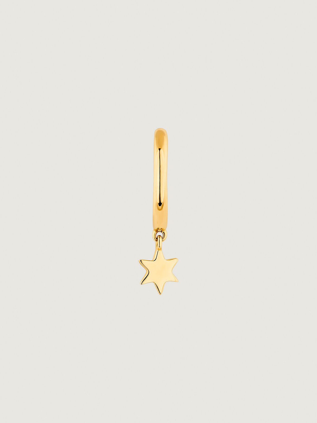 Pendiente individual de aro pequeño de oro amarillo de 9K con estrella