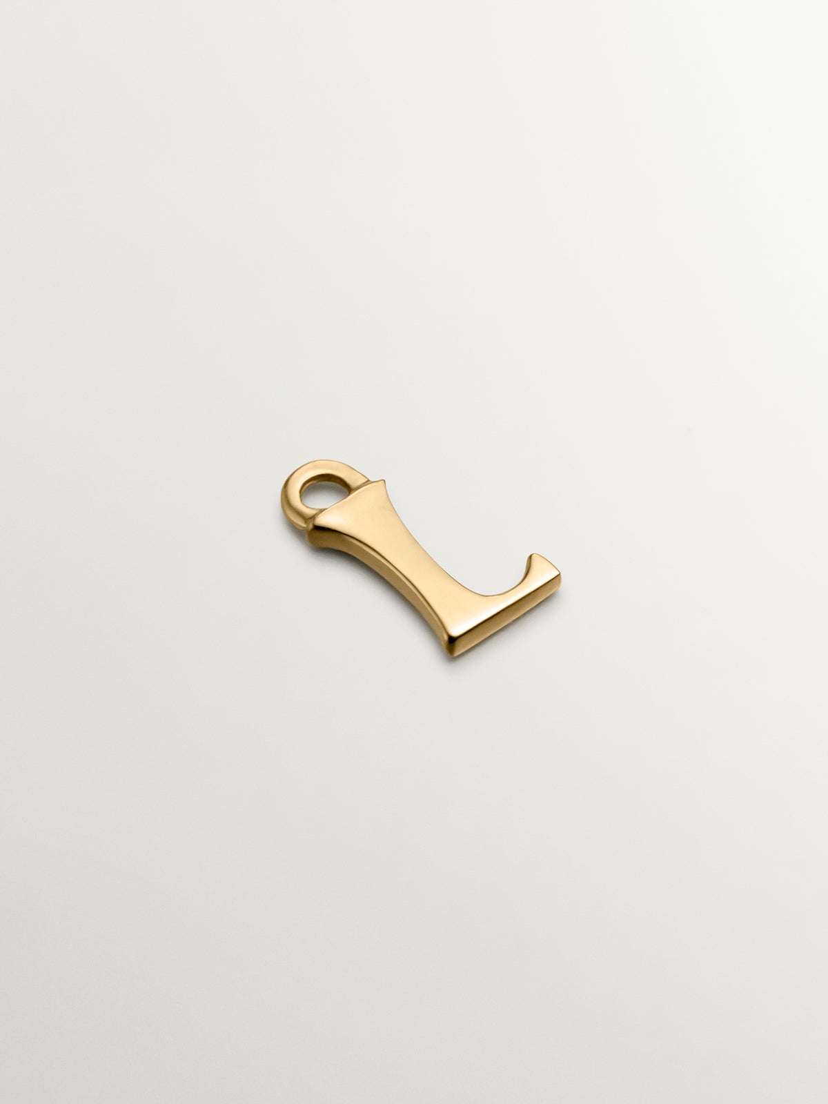 Charm de oro amarillo de 14K con letra L