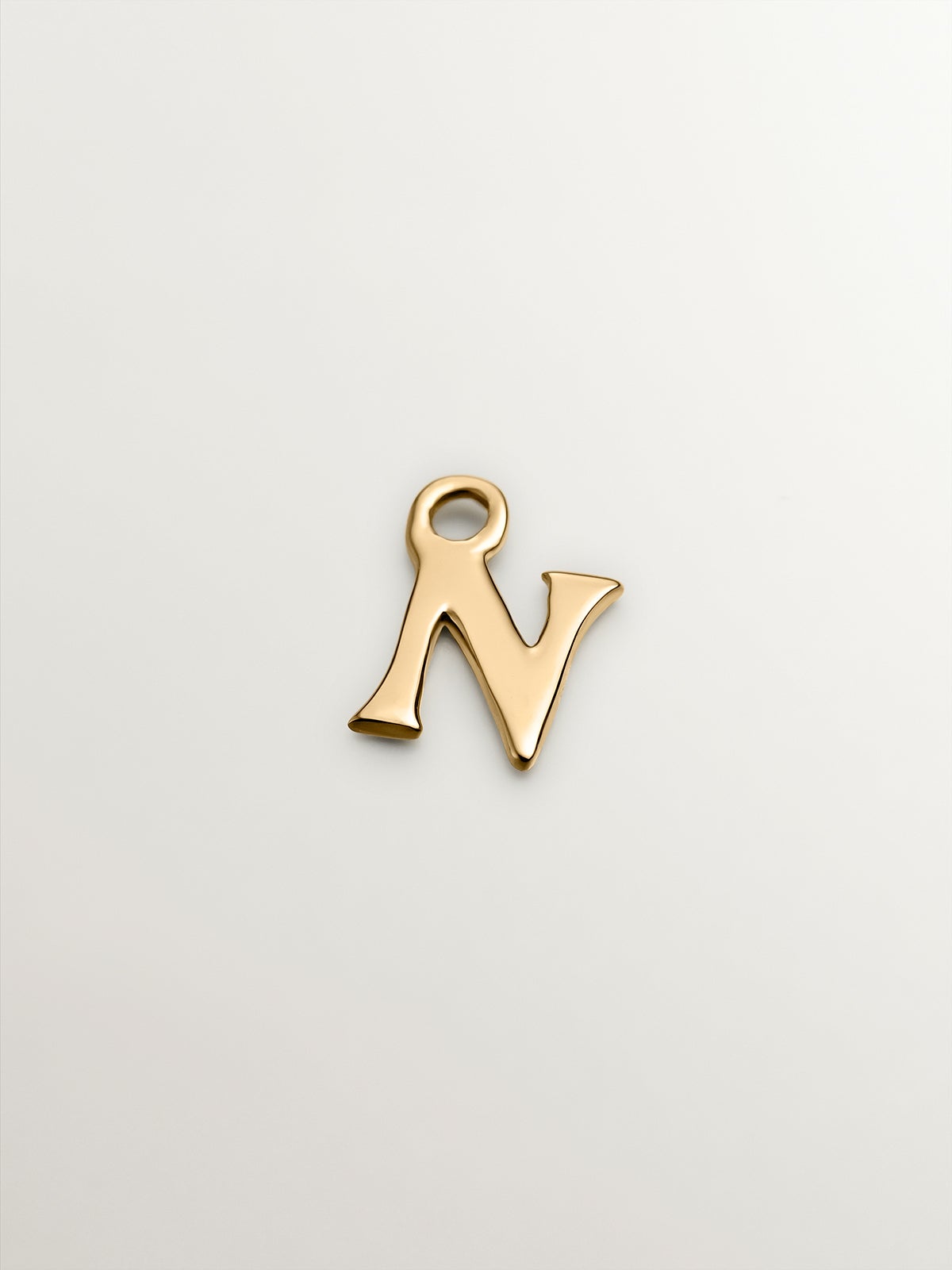 Charm de oro amarillo de 14K con letra N