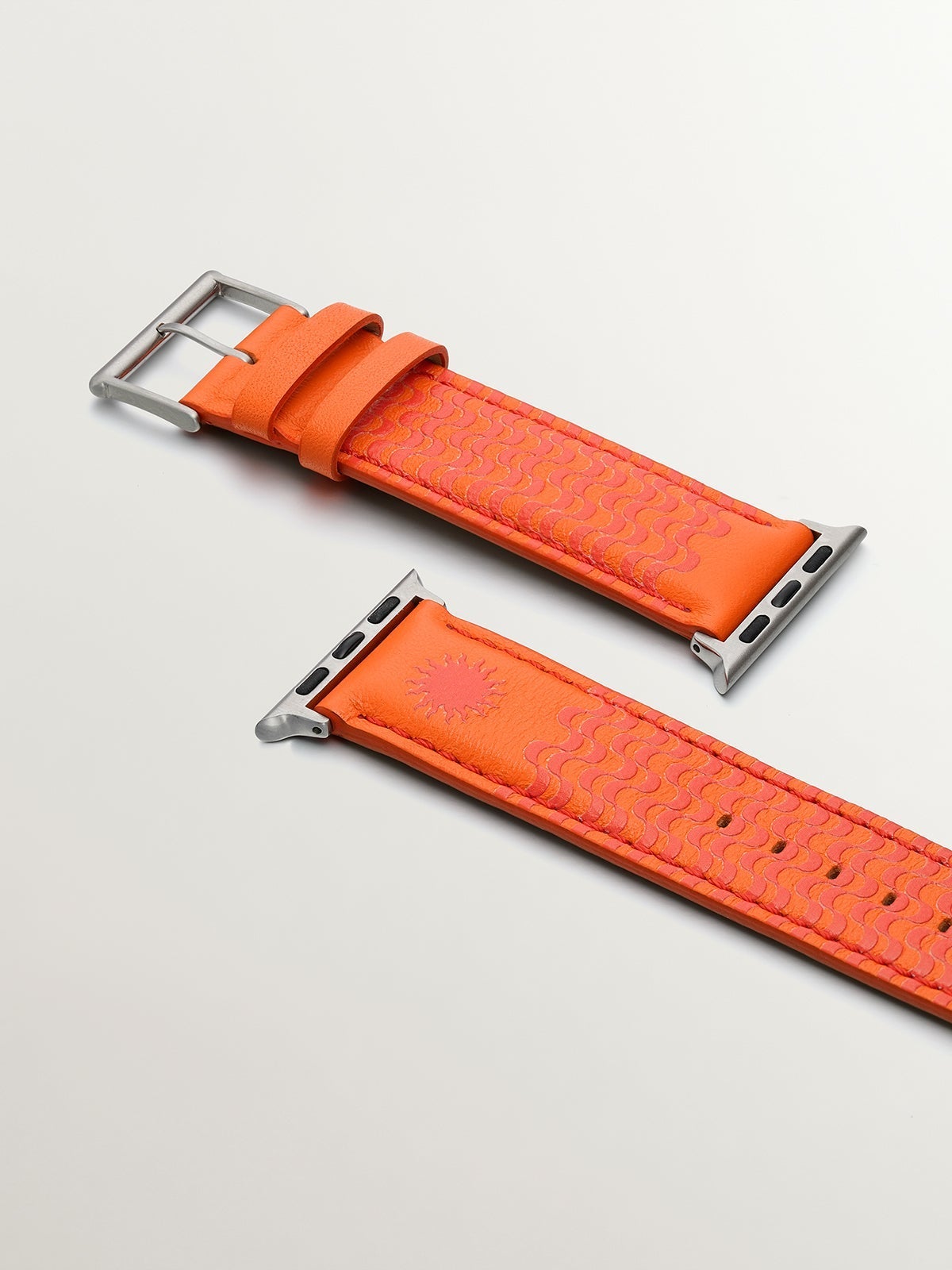 Correa para Apple Watch de cuero naranja con estampado de soles