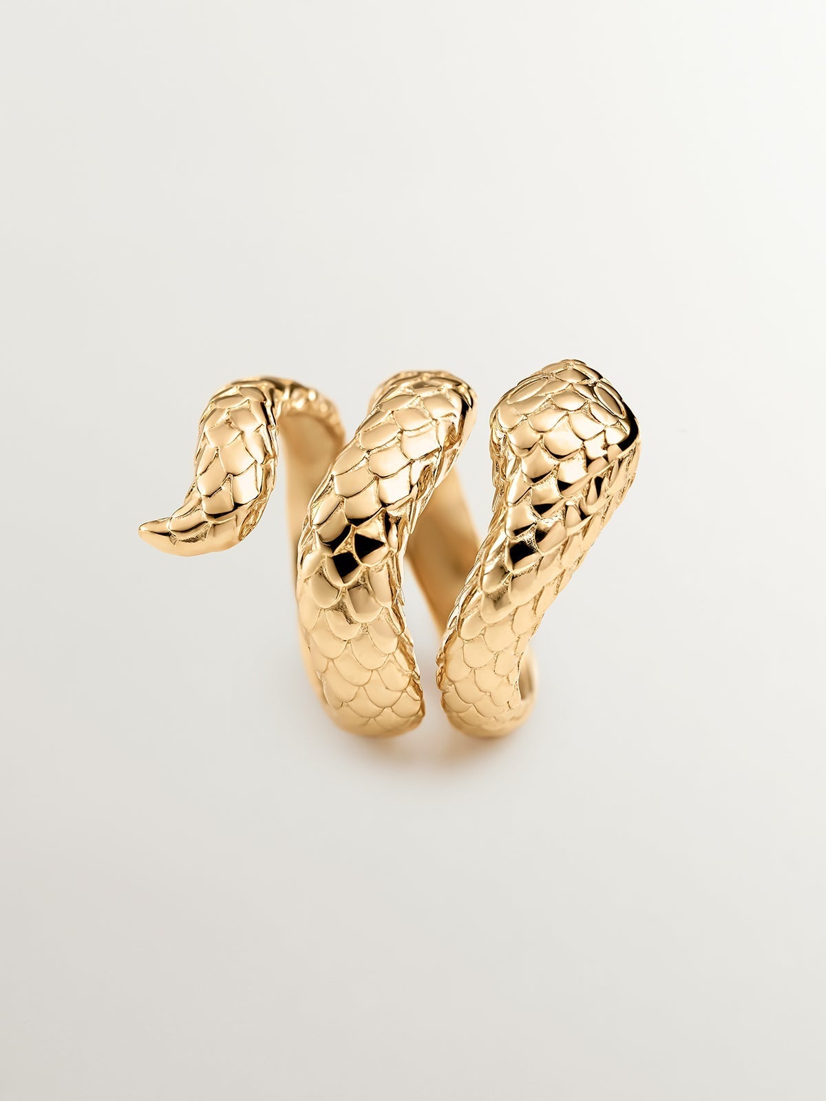 Anillo ancho de plata 925 bañada en oro amarillo de 18K con forma de serpiente