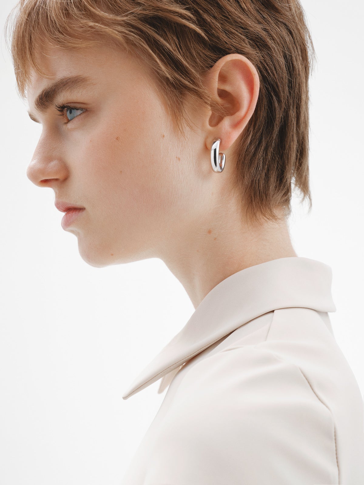 Pendientes de aro pequeños ovalados de plata 925