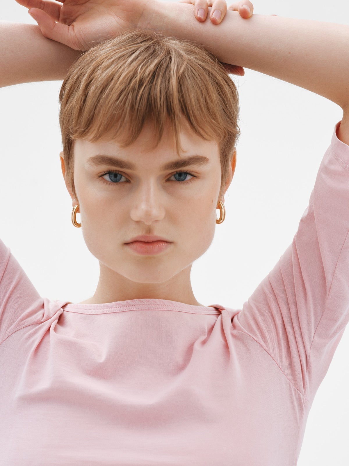 Pendientes de aro pequeños ovalados de plata 925 bañada en oro amarillo de 18K