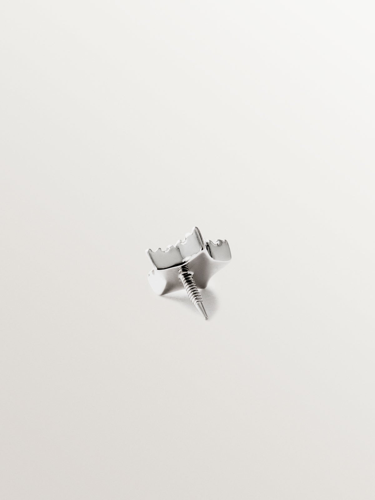 Piercing de oro blanco de 18K con diamantes 0,05 cts y forma de estrella