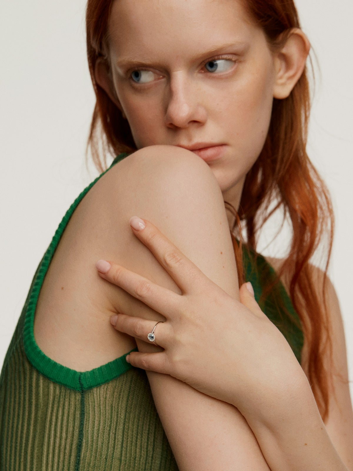 Anillo de plata 925 con topacio azul y zafiros blancos