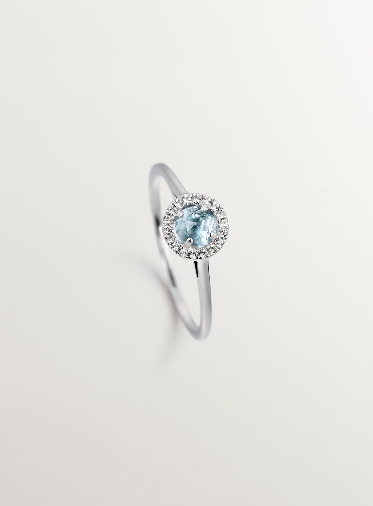 Anillo de plata 925 con topacio azul y zafiros blancos