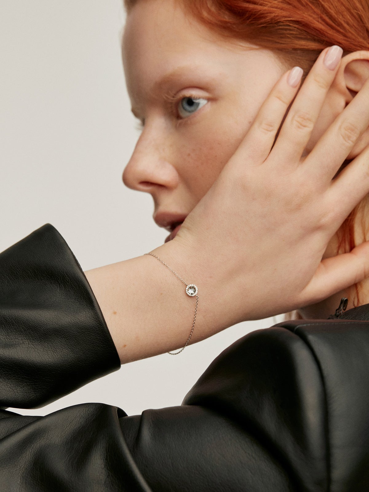 Pulsera de plata 925 con zafiros blancos y topacio azul