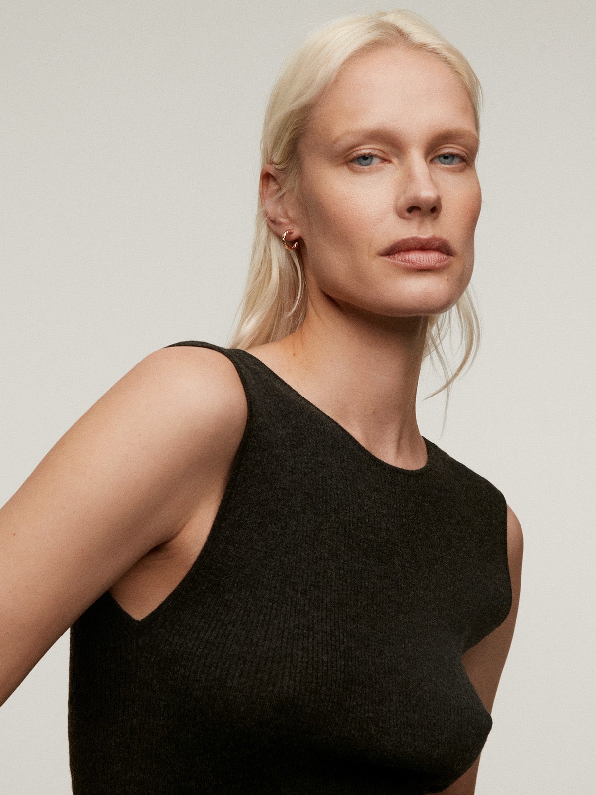 Pendientes de aro medianos de plata 925 bañada en oro rosa de 18K con textura gallonada