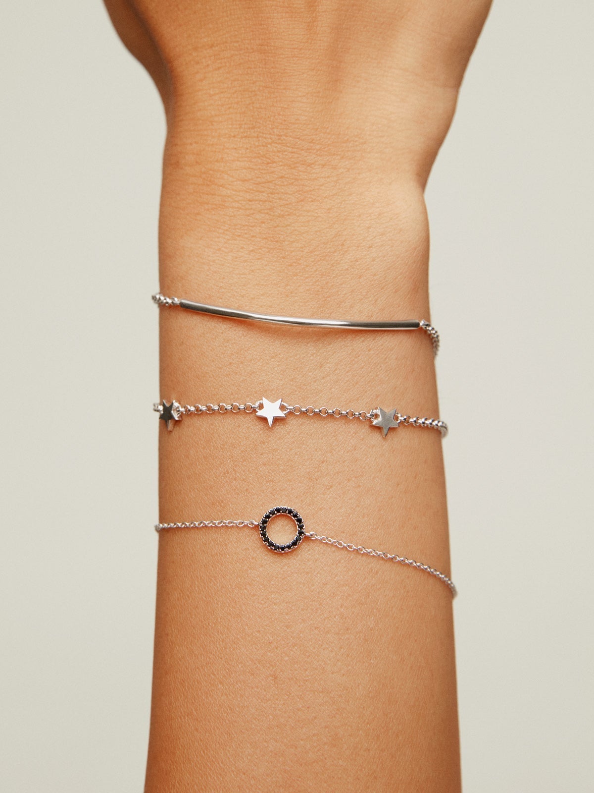 Pulsera de plata 925 con círculo de espinelas negras