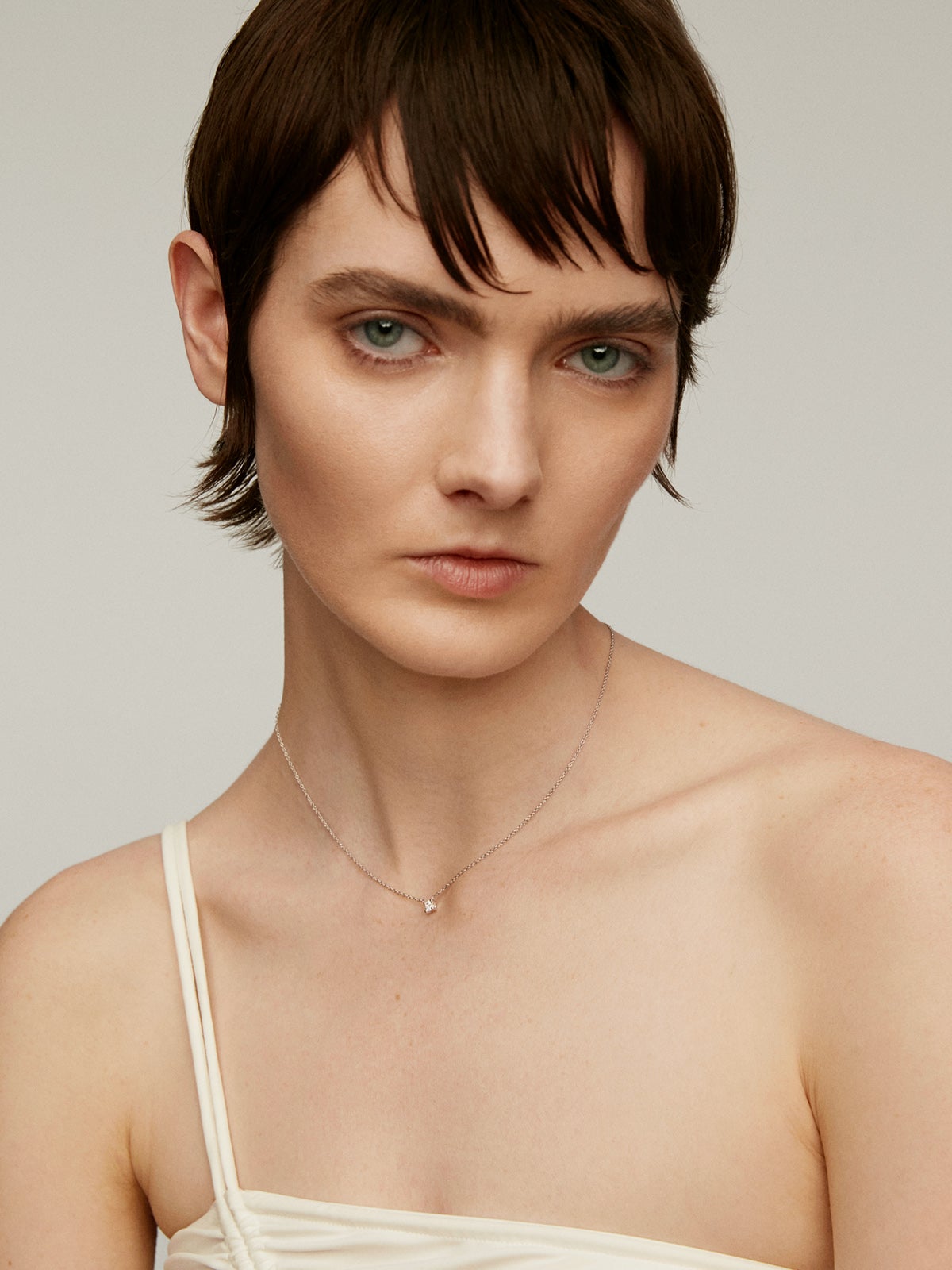 Colgante de oro blanco de 18K con diamante 0,20 cts