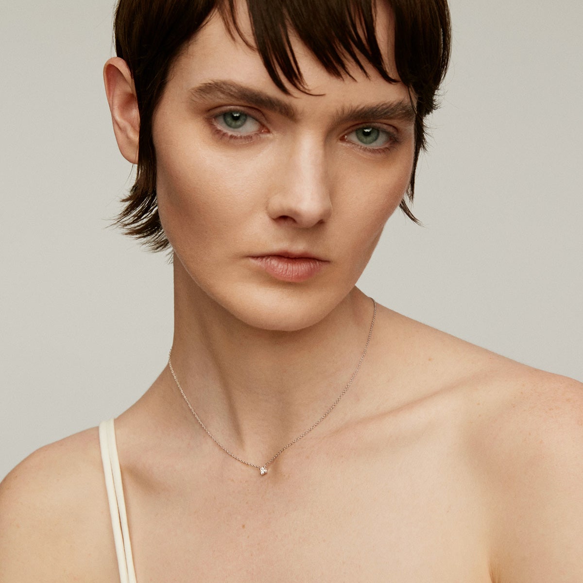 Colgante de oro blanco de 18K con diamante 0,20 cts