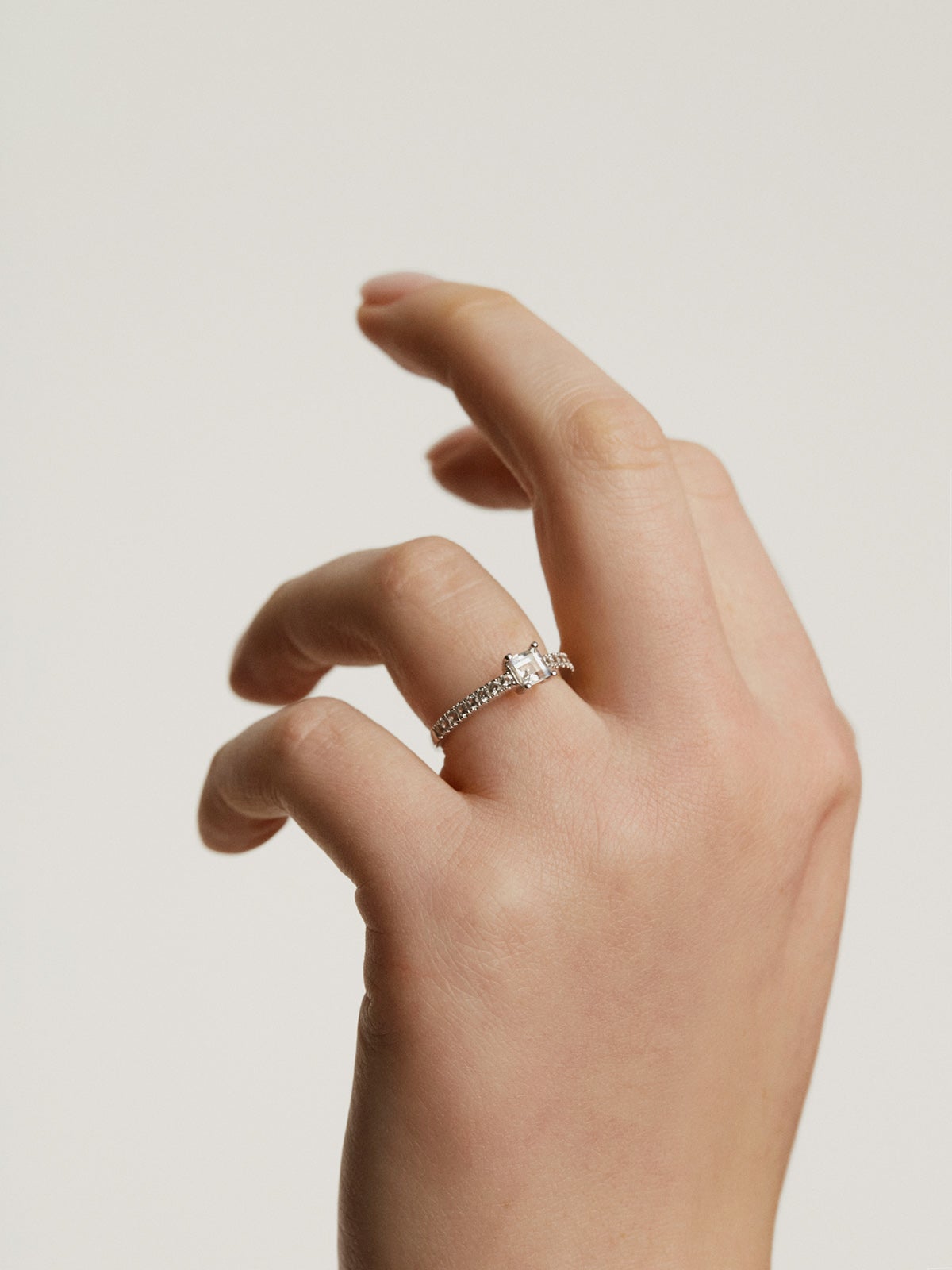 Anillo de plata 925 con topacios y zafiros blancos