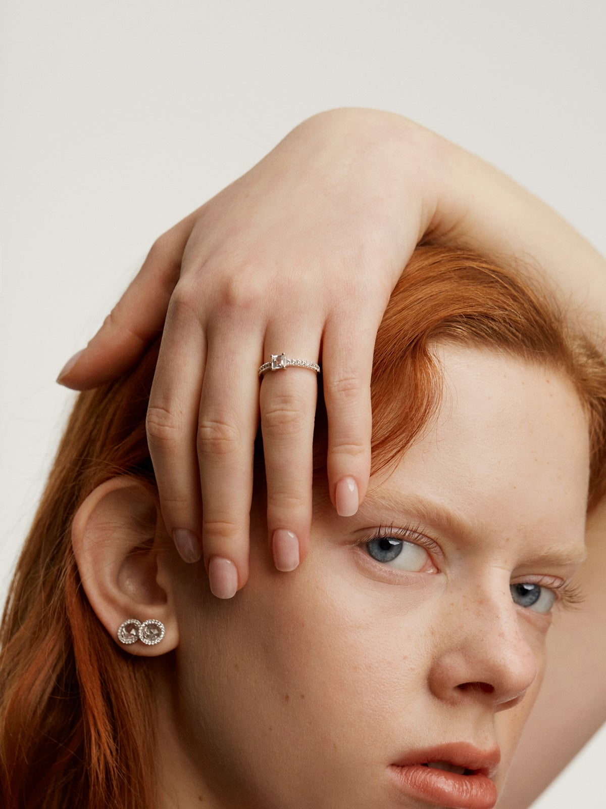 Anillo de plata 925 con topacios y zafiros blancos