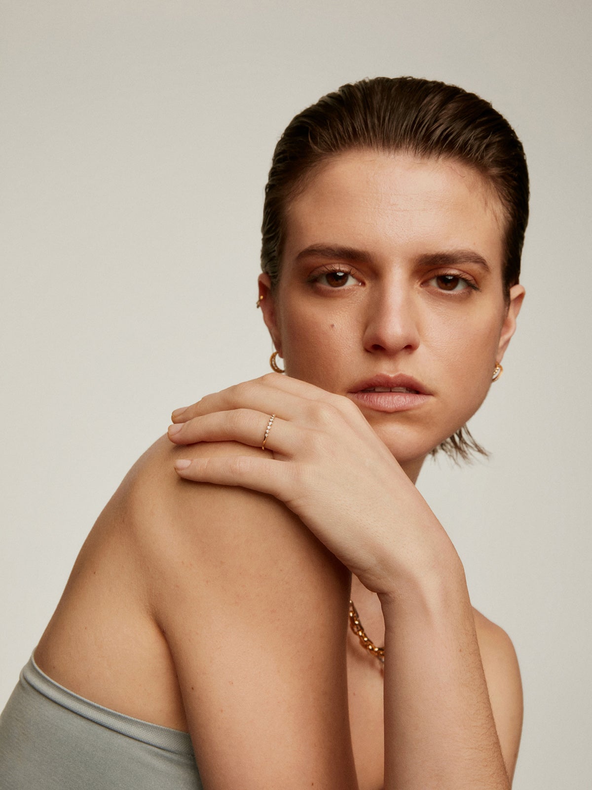 Anillo de oro amarillo de 18K con diamantes en talla brillante