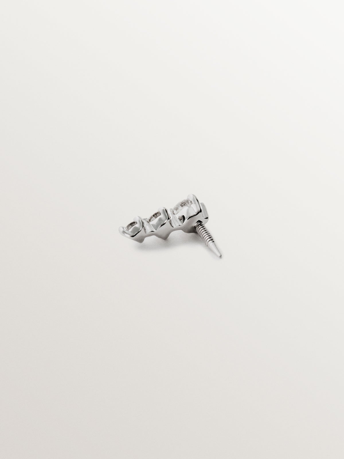 Piercing de oro blanco de 18k con diamantes