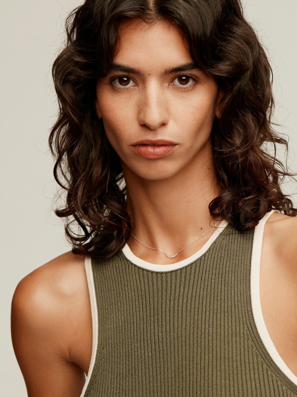 Collar de oro blanco de 18K con diamantes