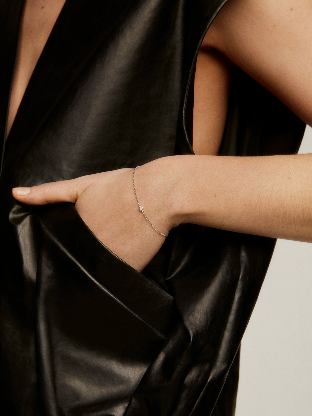 Pulsera de eslabones rolo de oro blanco de 9K con diamante