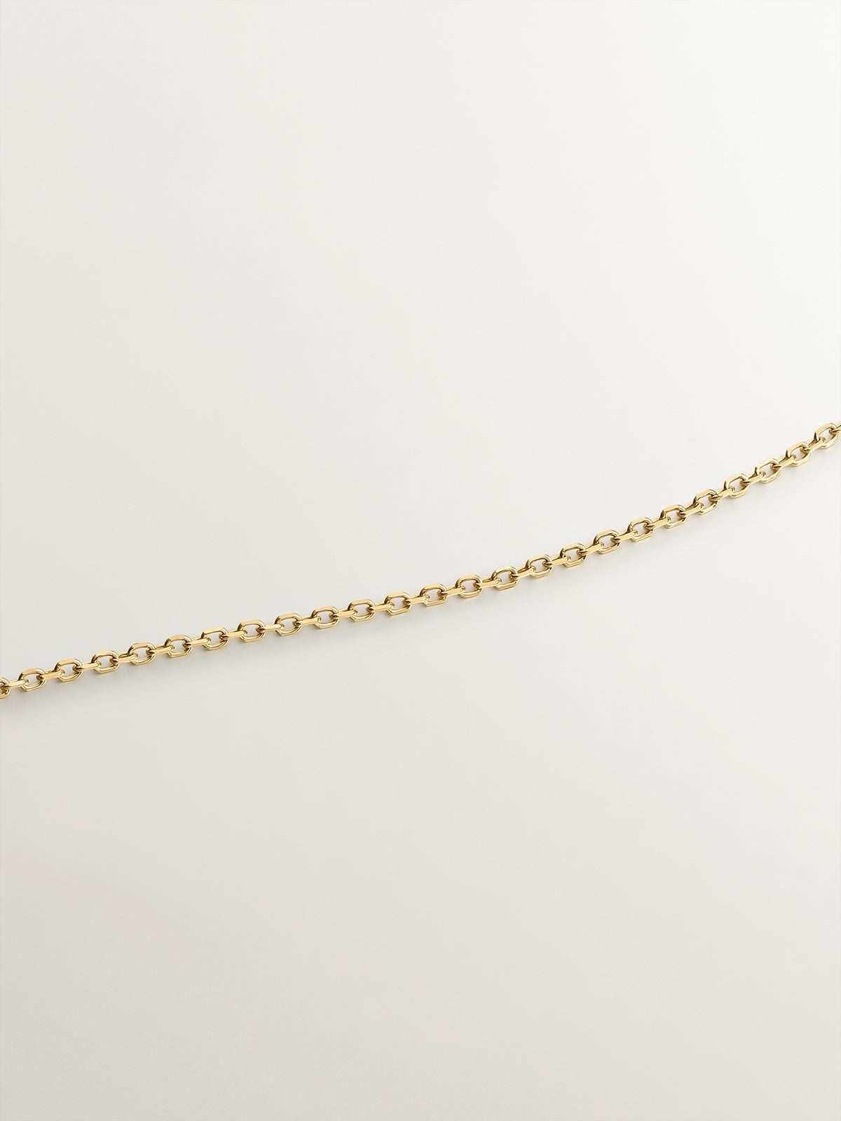 Colgante de oro amarillo de 18K con gota y diamantes en talla brillante