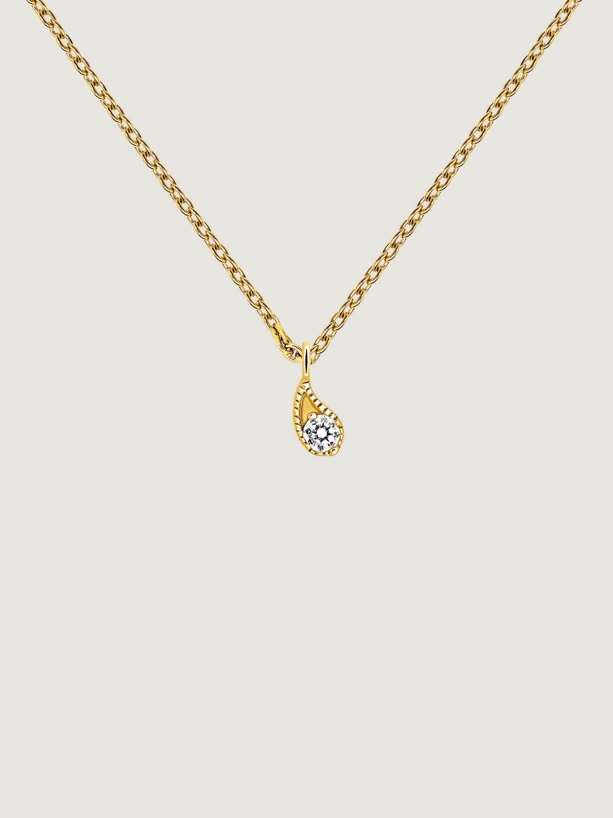 Colgante de oro amarillo de 9K con gota y diamantes blancos
