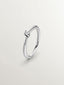 Anillo solitario de oro blanco de 18K con diamante en talla brillante
