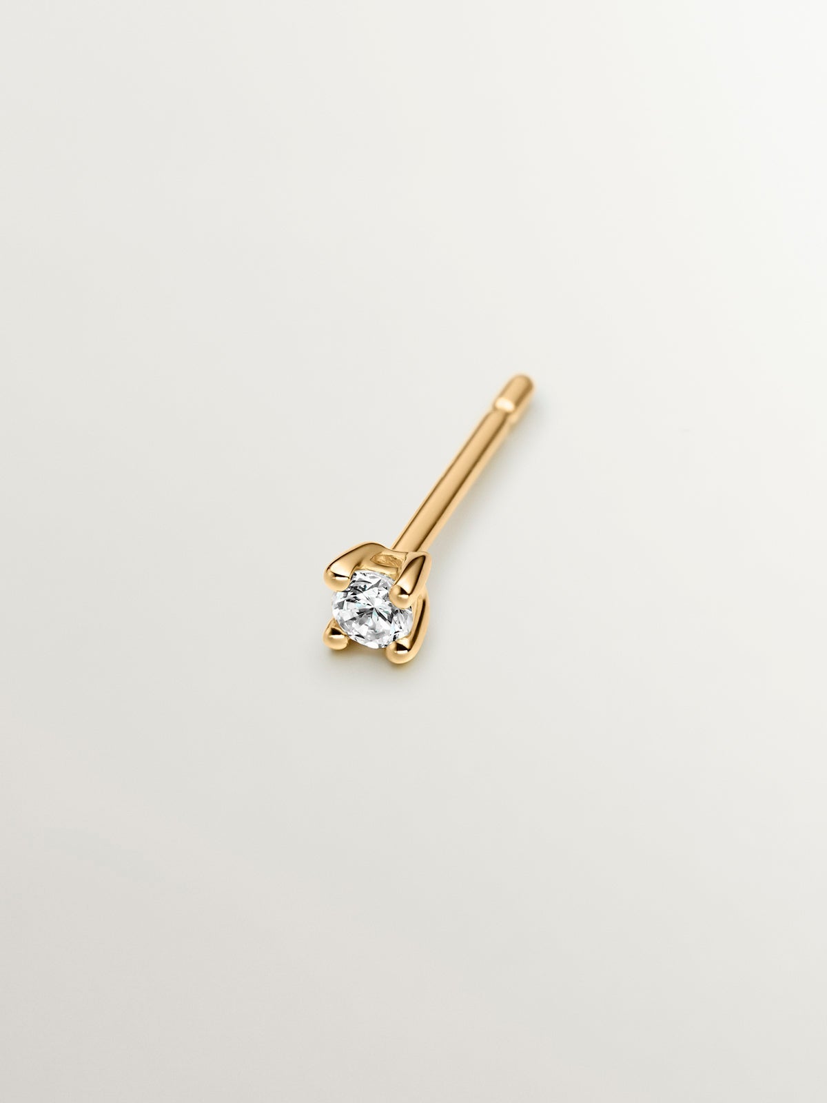 Pendiente individual de oro amarillo de 18K con diamante de 0,05cts