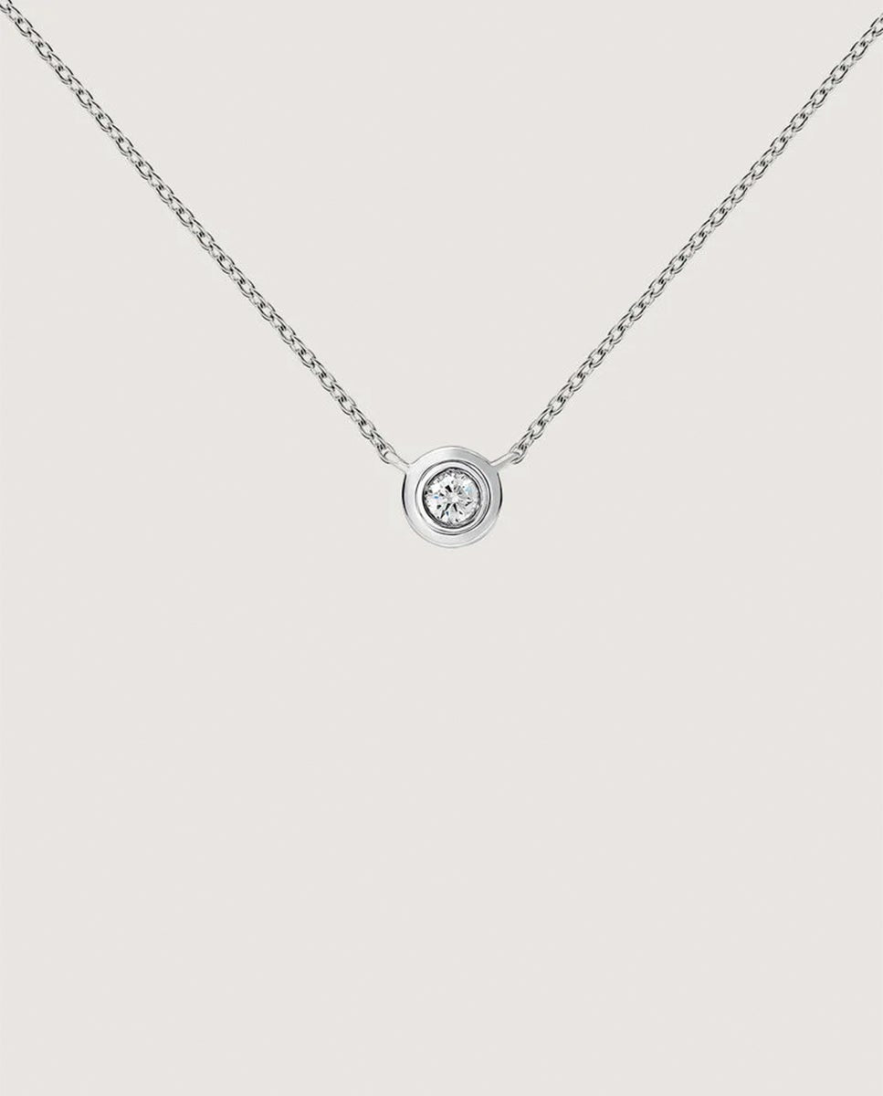 Colgante de oro blanco de 18K con diamante