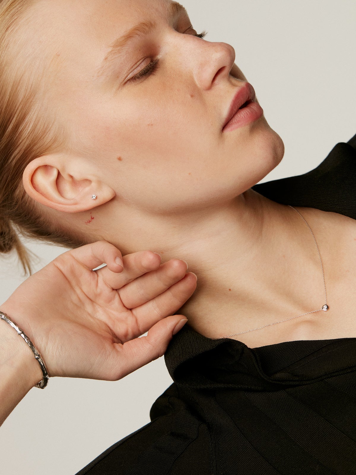 Colgante de oro blanco de 18K con diamante