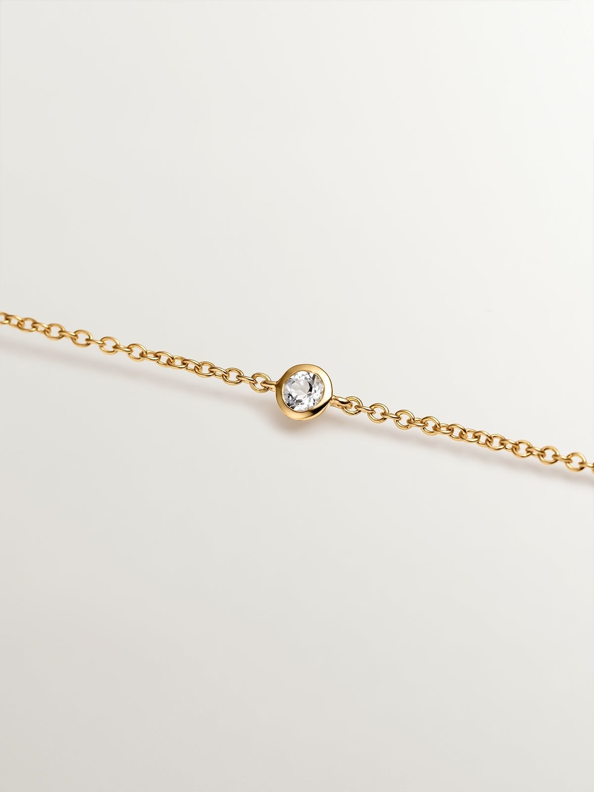 Pulsera solitario de plata 925 bañada en oro amarillo de 18K con topacio blanco