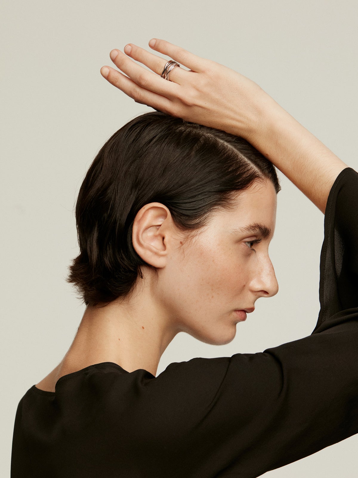 Anillo multibrazo de plata 925 con topacios blancos y espinelas negras