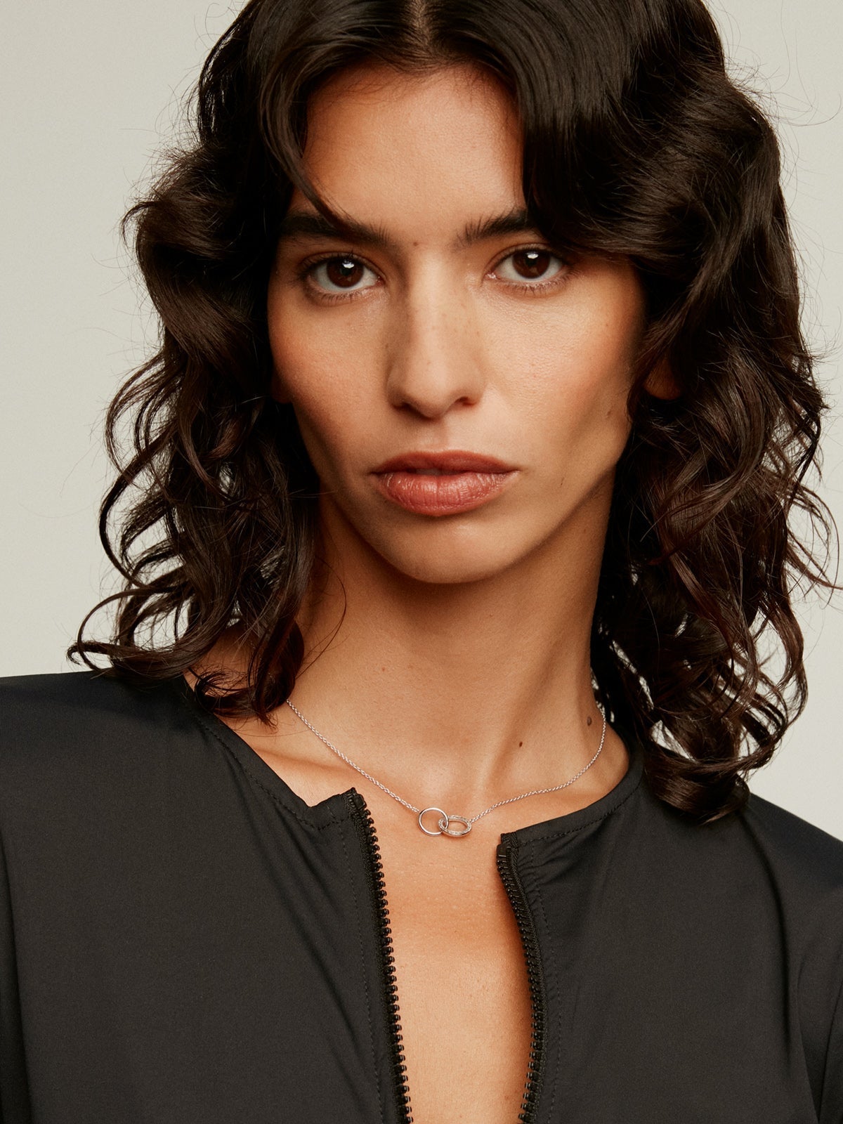 Colgante de plata 925 con círculos y topacios blancos