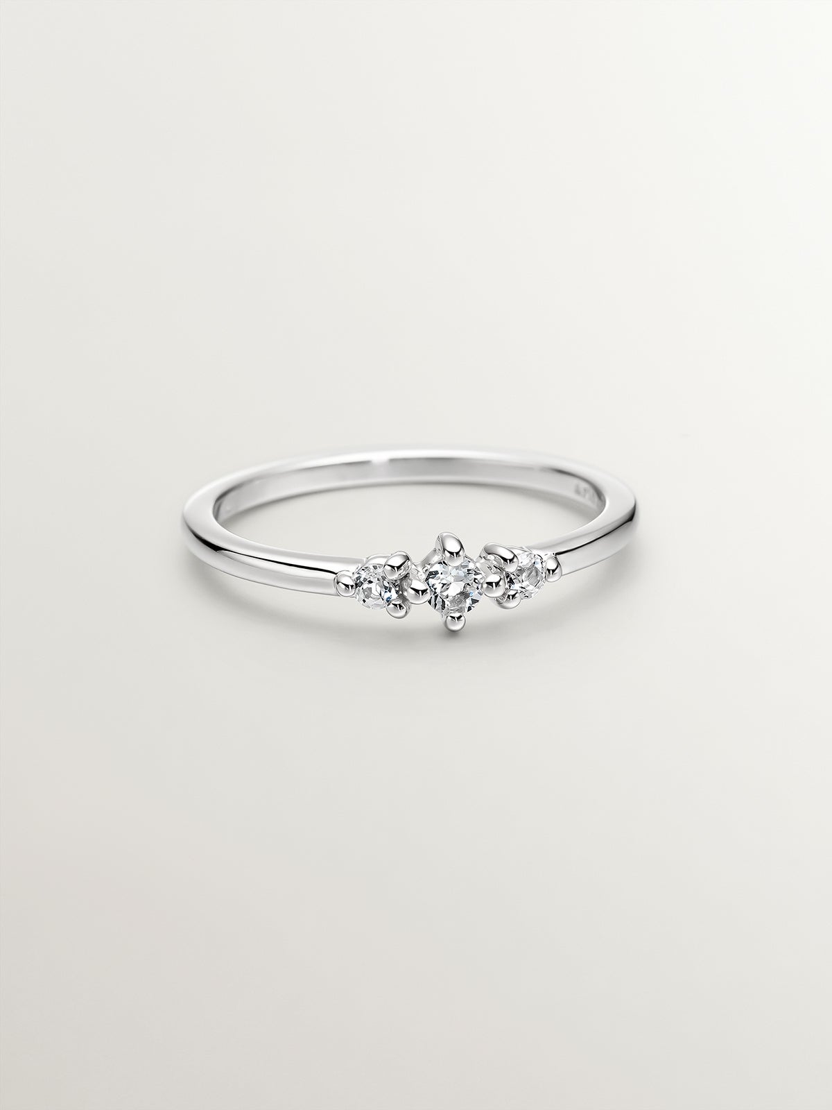 Anillo de plata 925 con topacios blancos