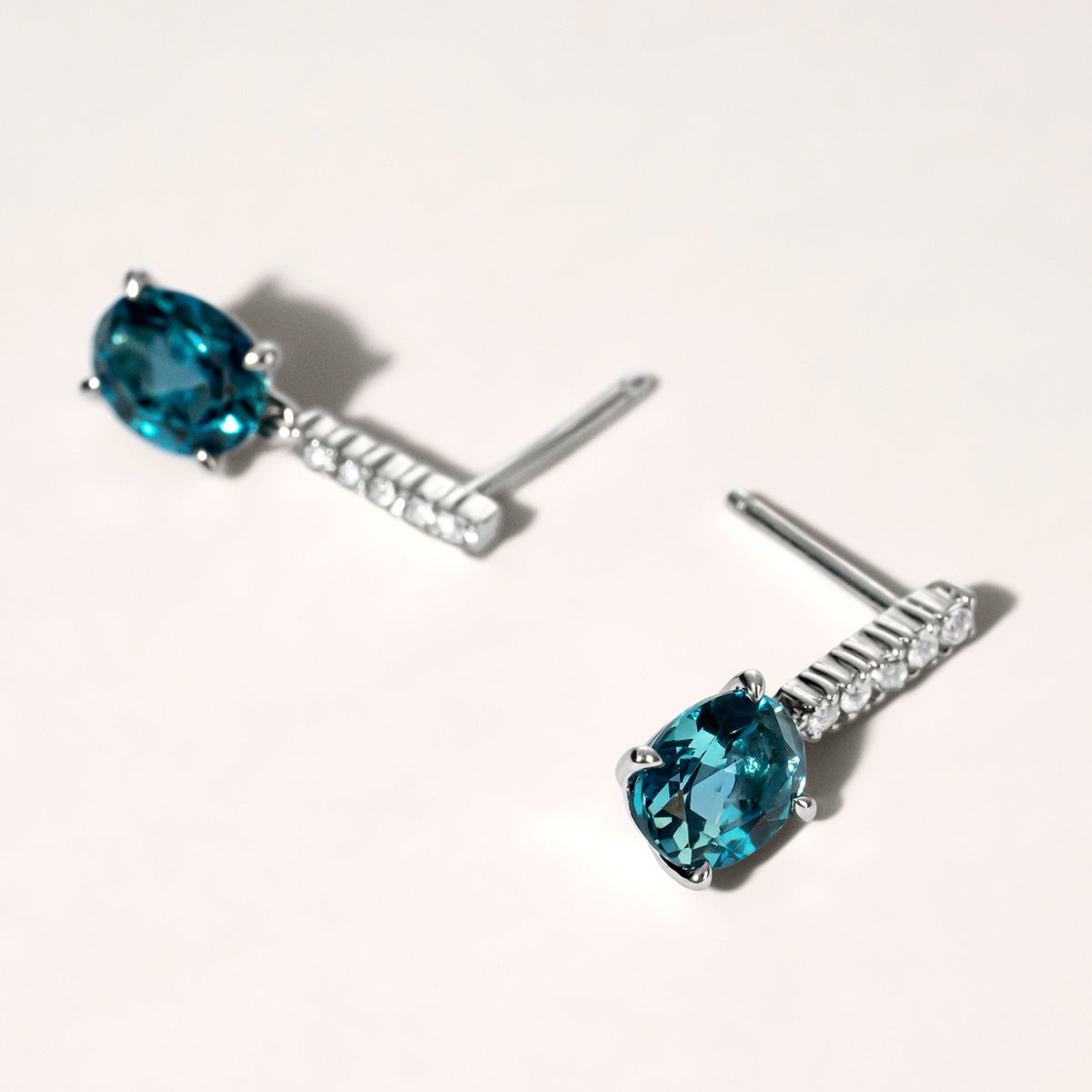 Pendientes de plata 925 con topacios blancos y azul london