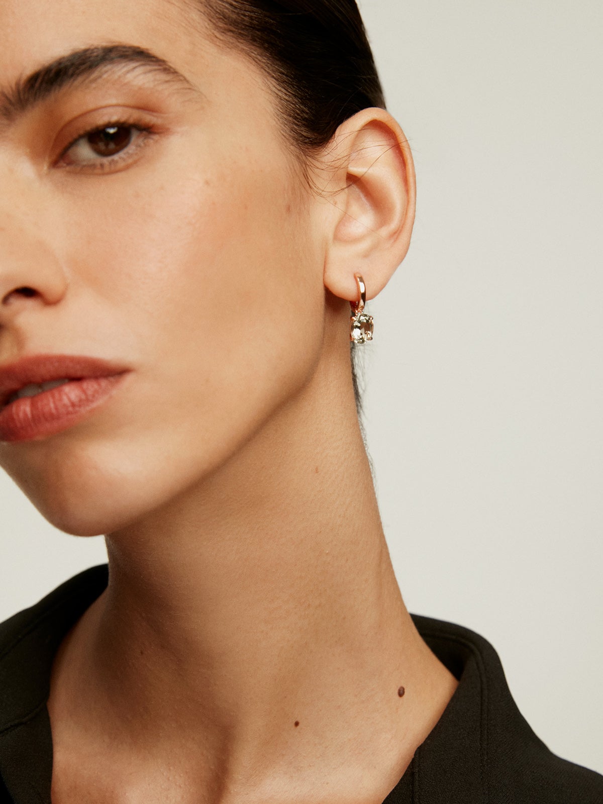 Pendientes de aro medianos de plata 925 bañada en oro rosa de 18K con cuarzo verde