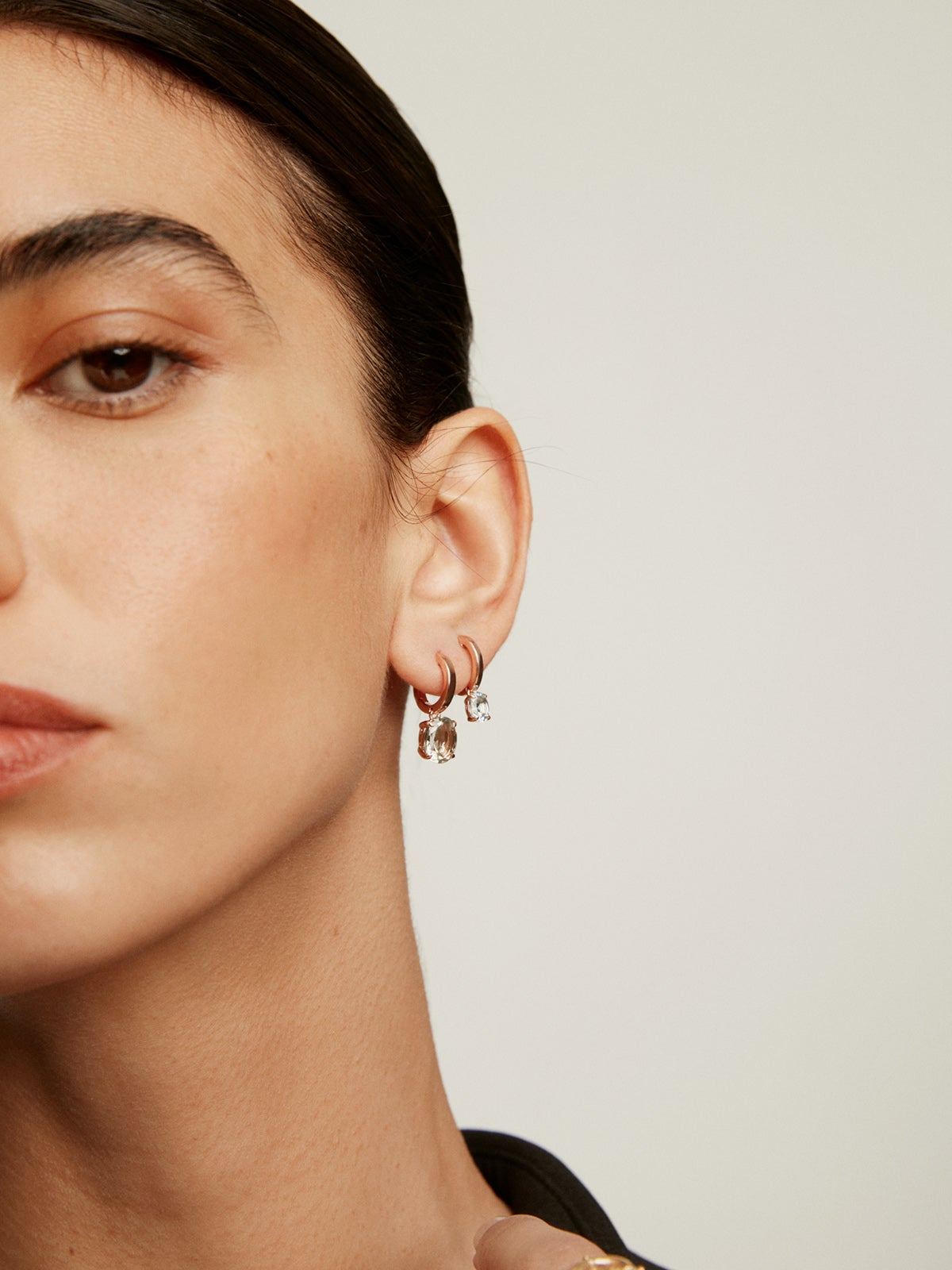 Pendientes de plata 925 bañada en oro rosa de 18K con topacio azul sky