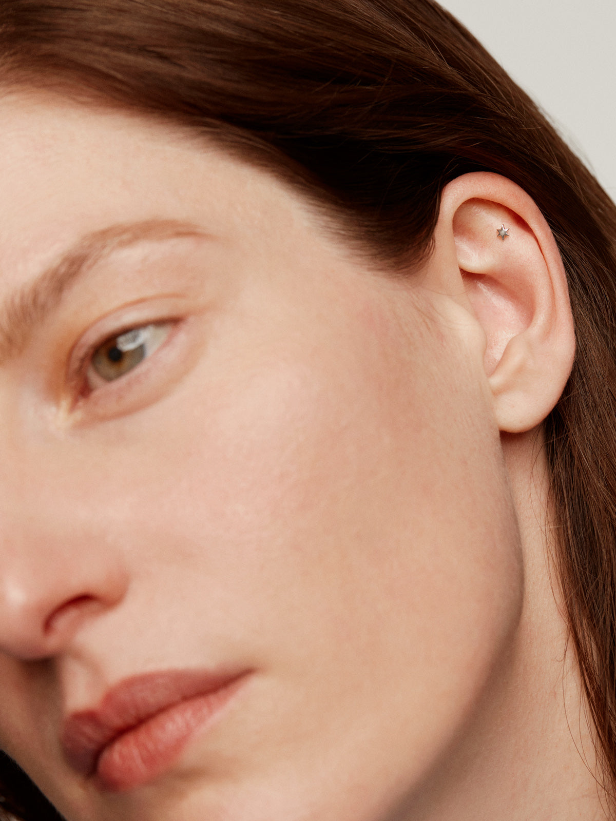 Piercing de oro blanco de 18K con forma de estrella
