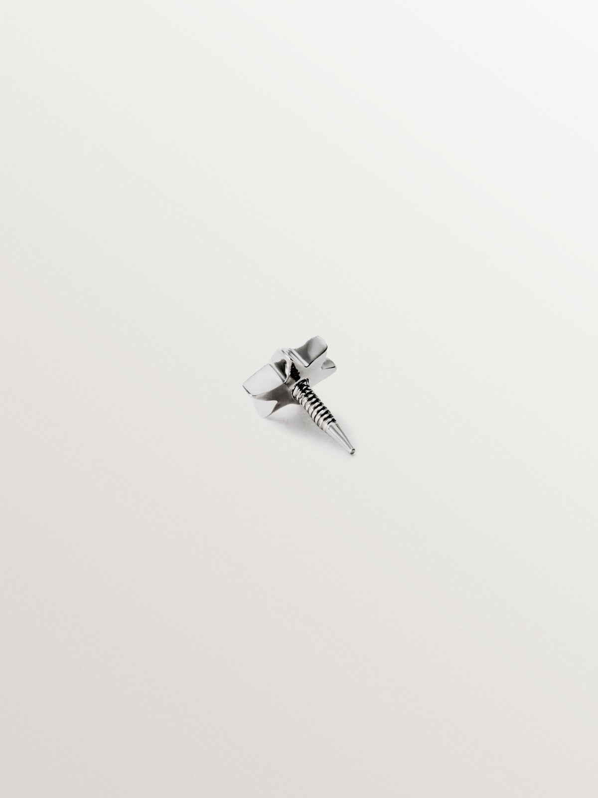 Piercing de oro blanco de 18K con forma de estrella