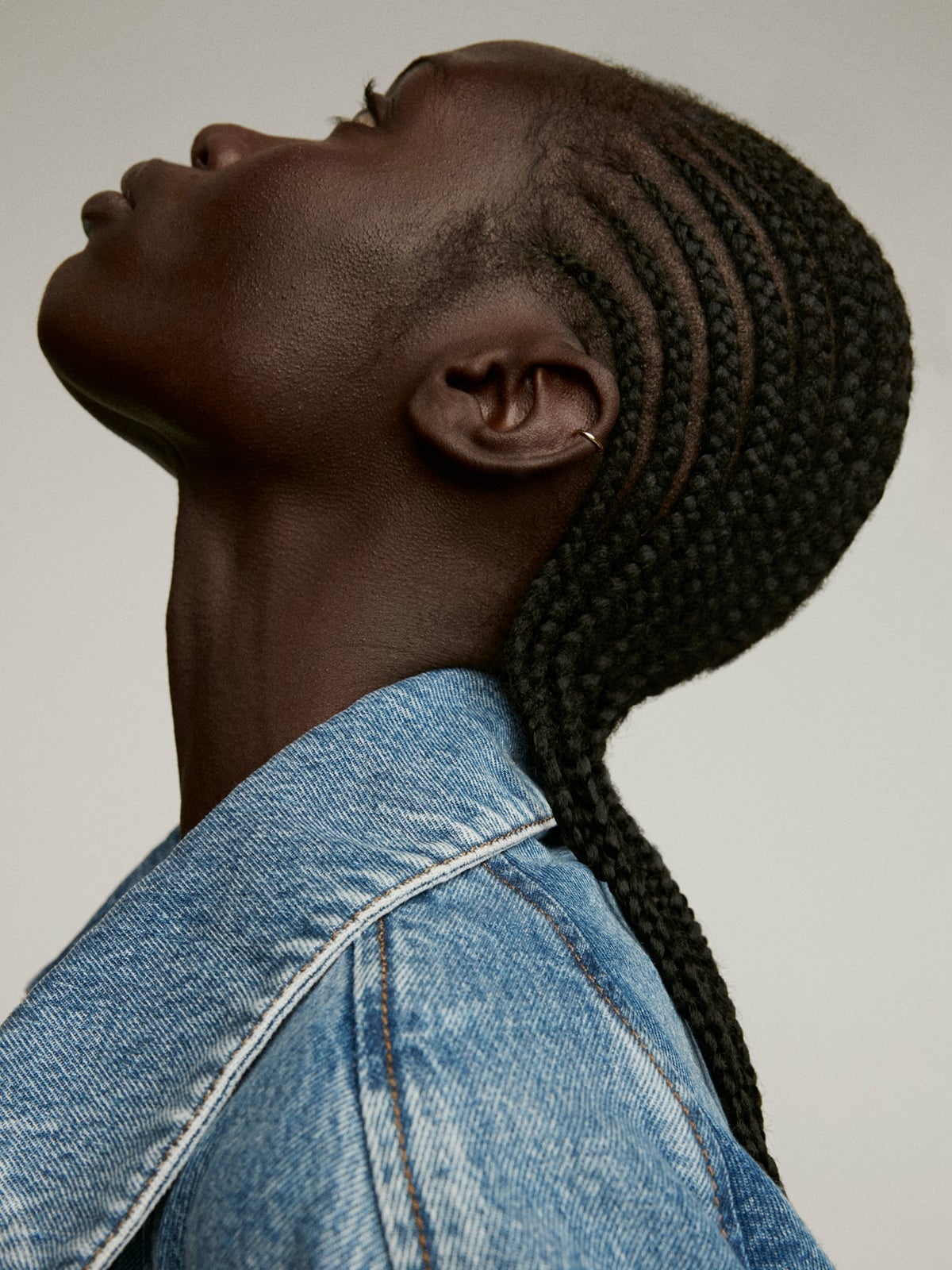 Pendiente de aro pequeño individual de oro amarillo de 9K