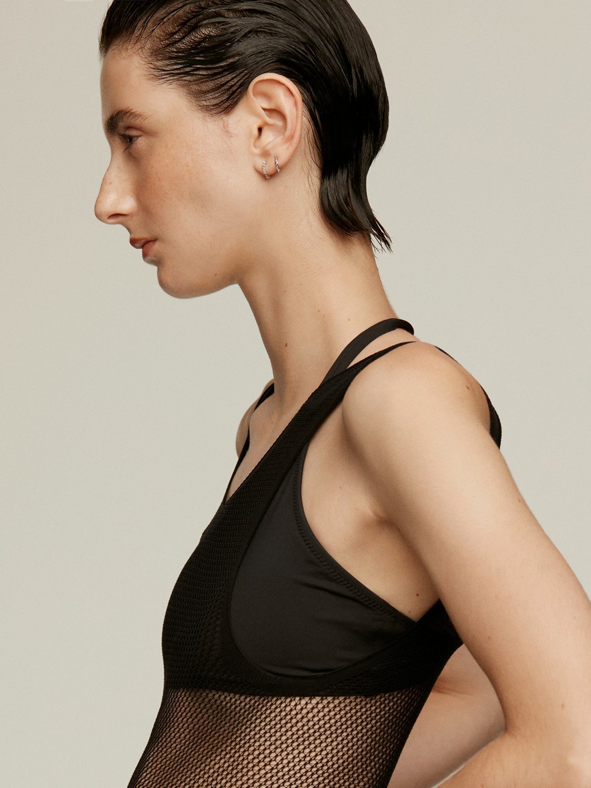 Pendiente de aro individual de oro blanco de 9K con pinchos y esferas