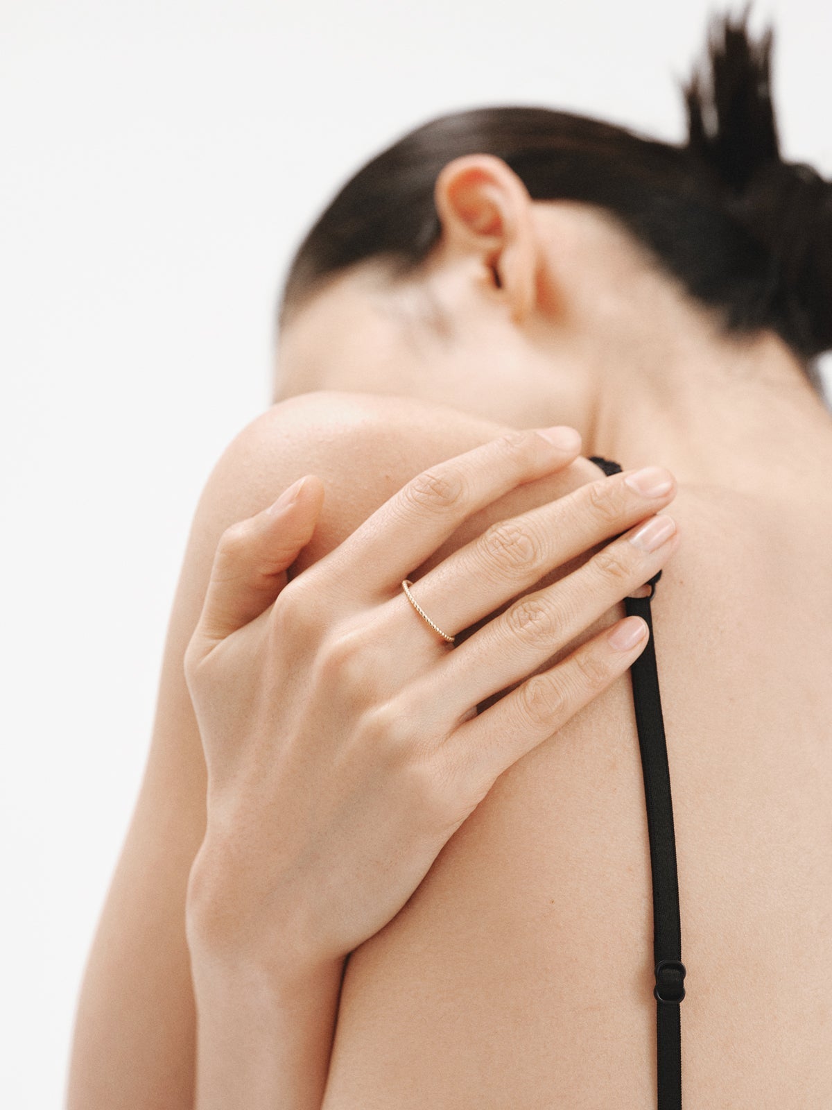 Anillo de oro amarillo de 9K con bolitas