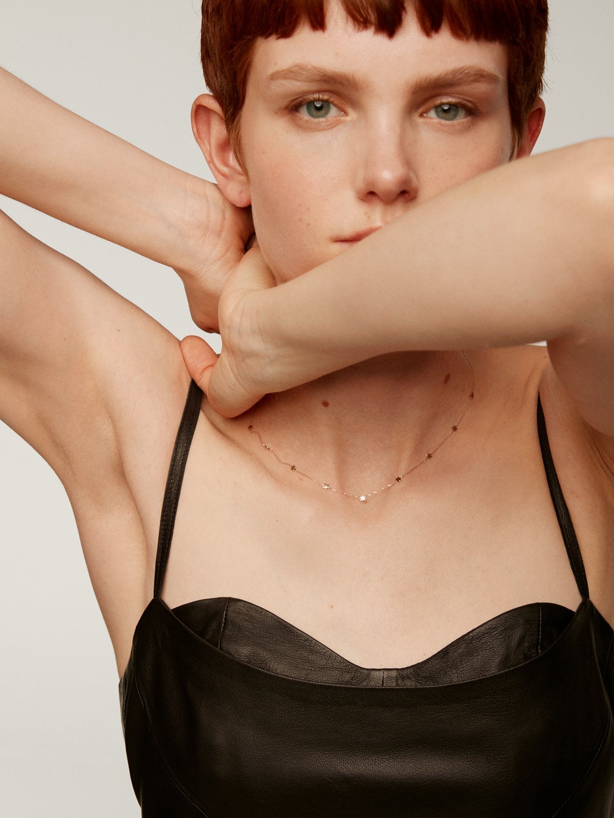 Collar de oro amarillo de 9K con estrellas