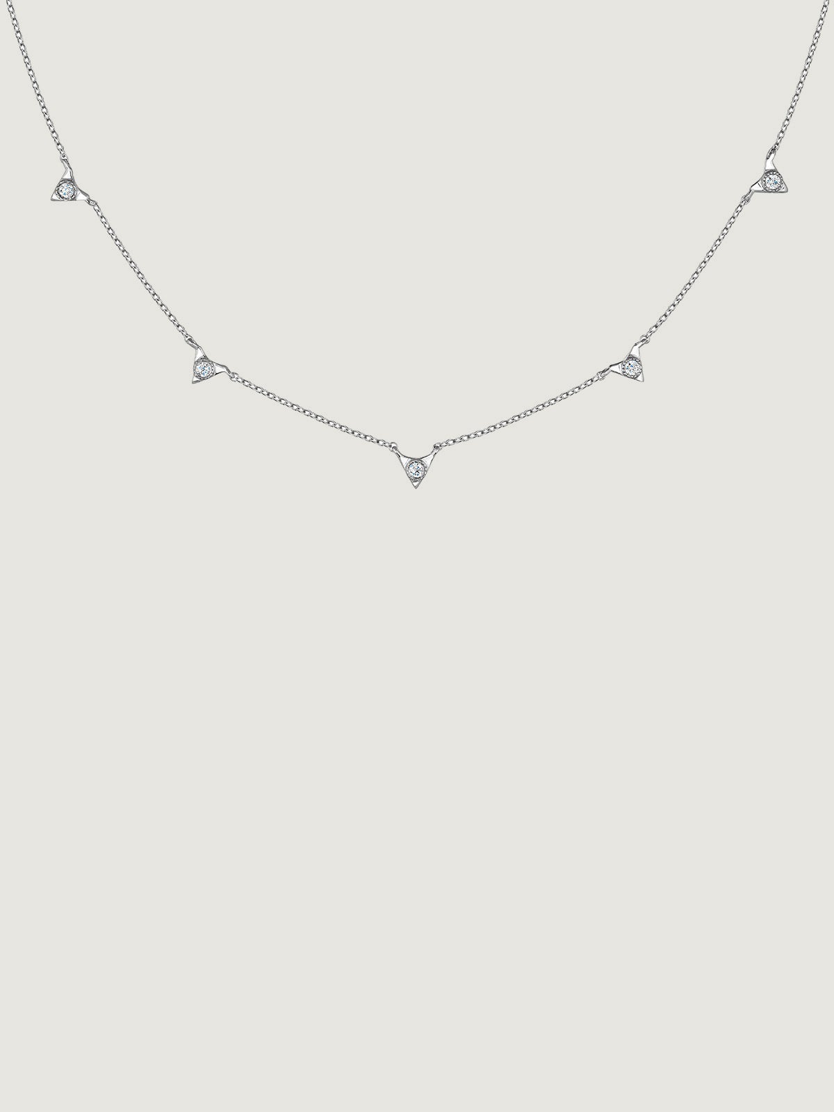 Collar de oro blanco de 9K con diamantes