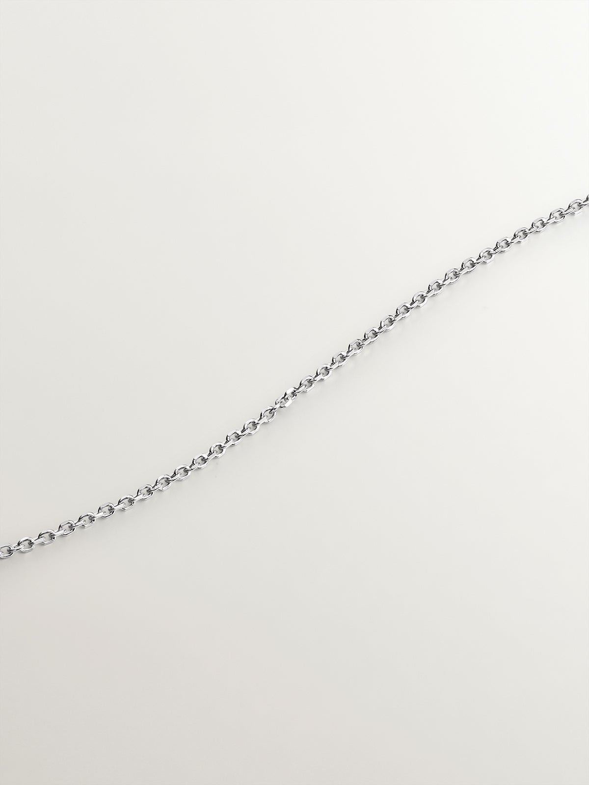 Colgante de oro blanco de 18K con cruz de diamantes