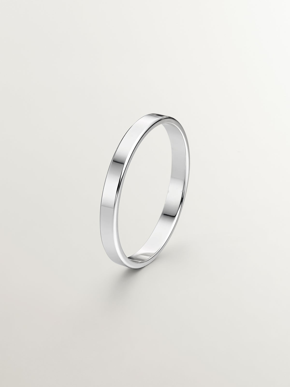 Alianza de oro blanco de 18k plana de 2,40mm