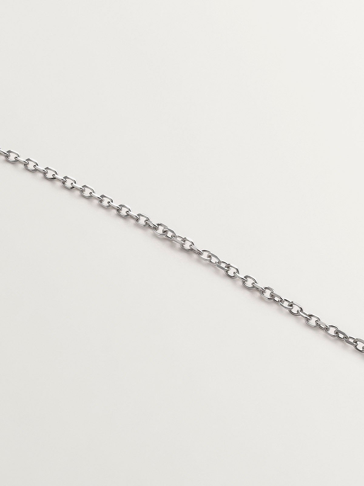 Colgante de oro blanco de 9K con zafiro y diamante