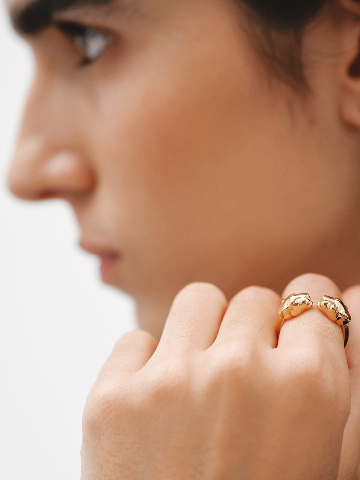 Anillo Tú y Yo de plata 925 bañada en oro amarillo de 18K con cabezas de pantera