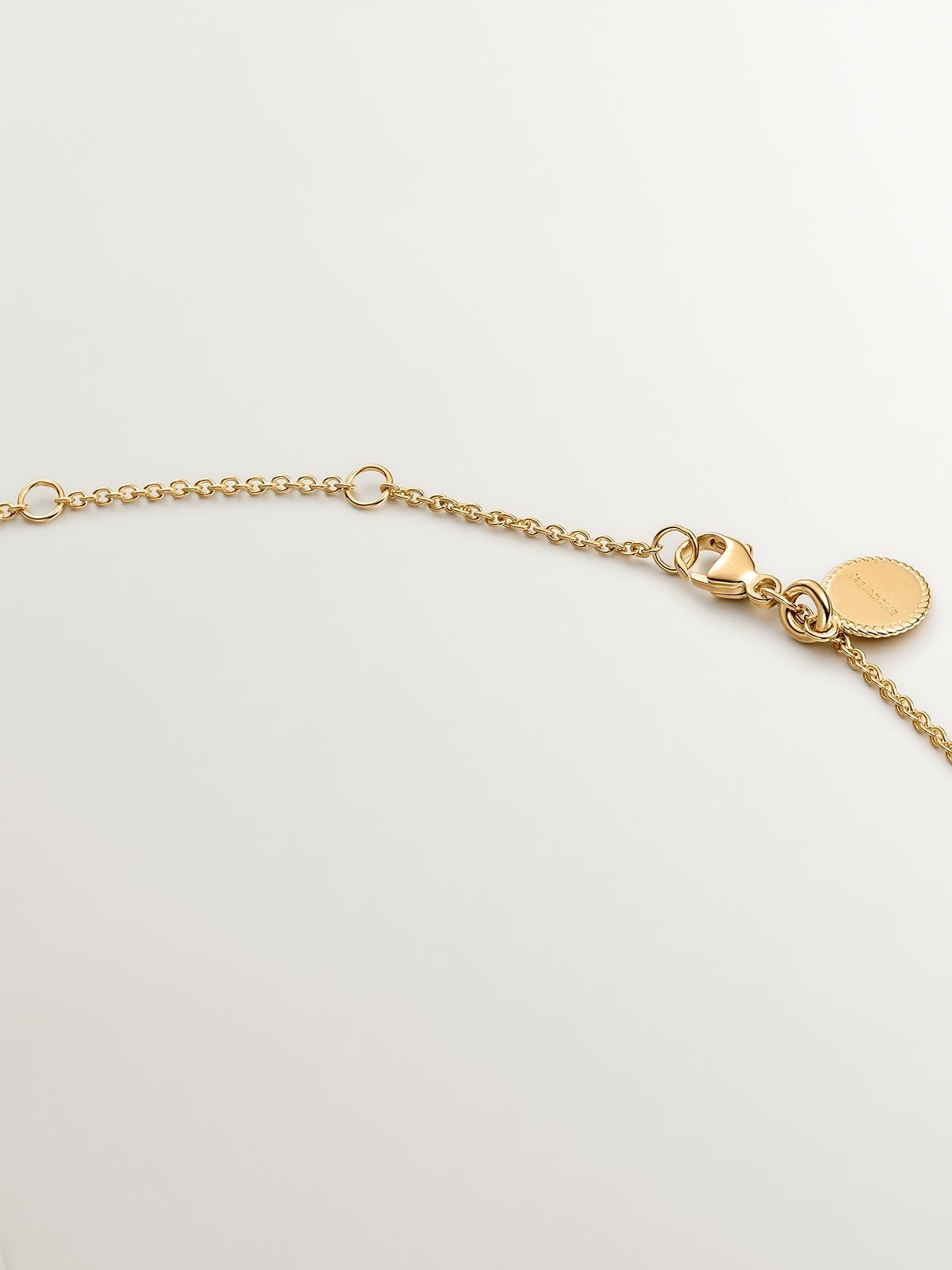 Colgante de plata 925 bañada en oro amarillo de 18K con cruz pequeña y espinelas