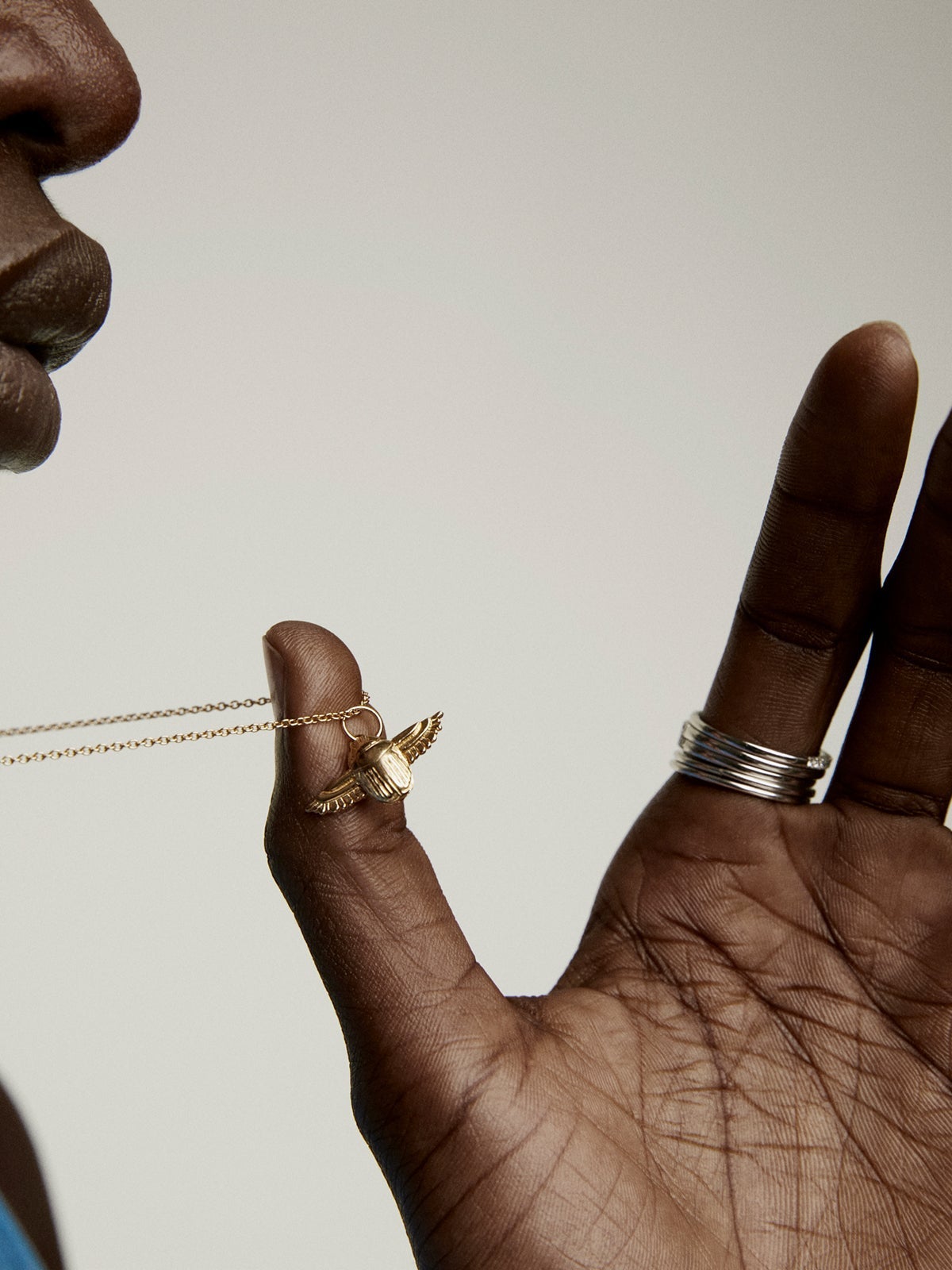 Charm de plata 925 bañada en oro amarillo de 18K con escarabajo egipcio