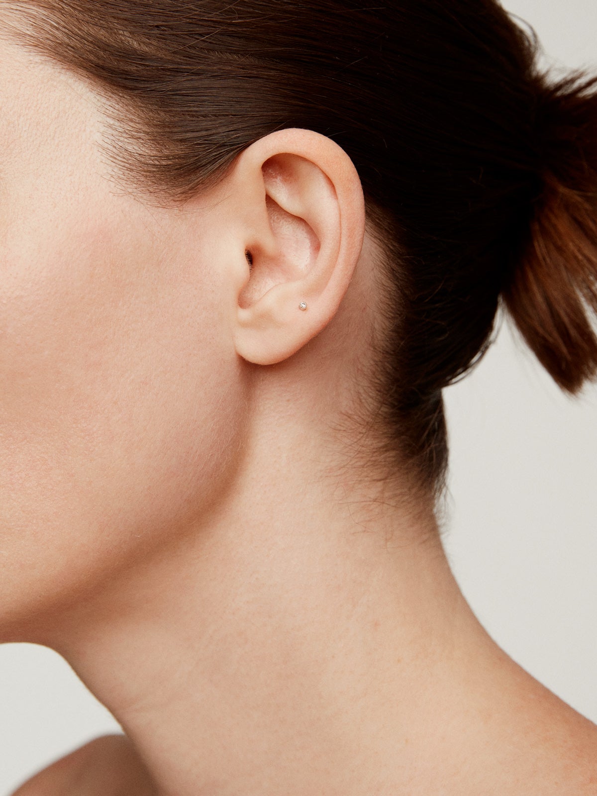 Piercing individual de oro banco de 18K con diamante