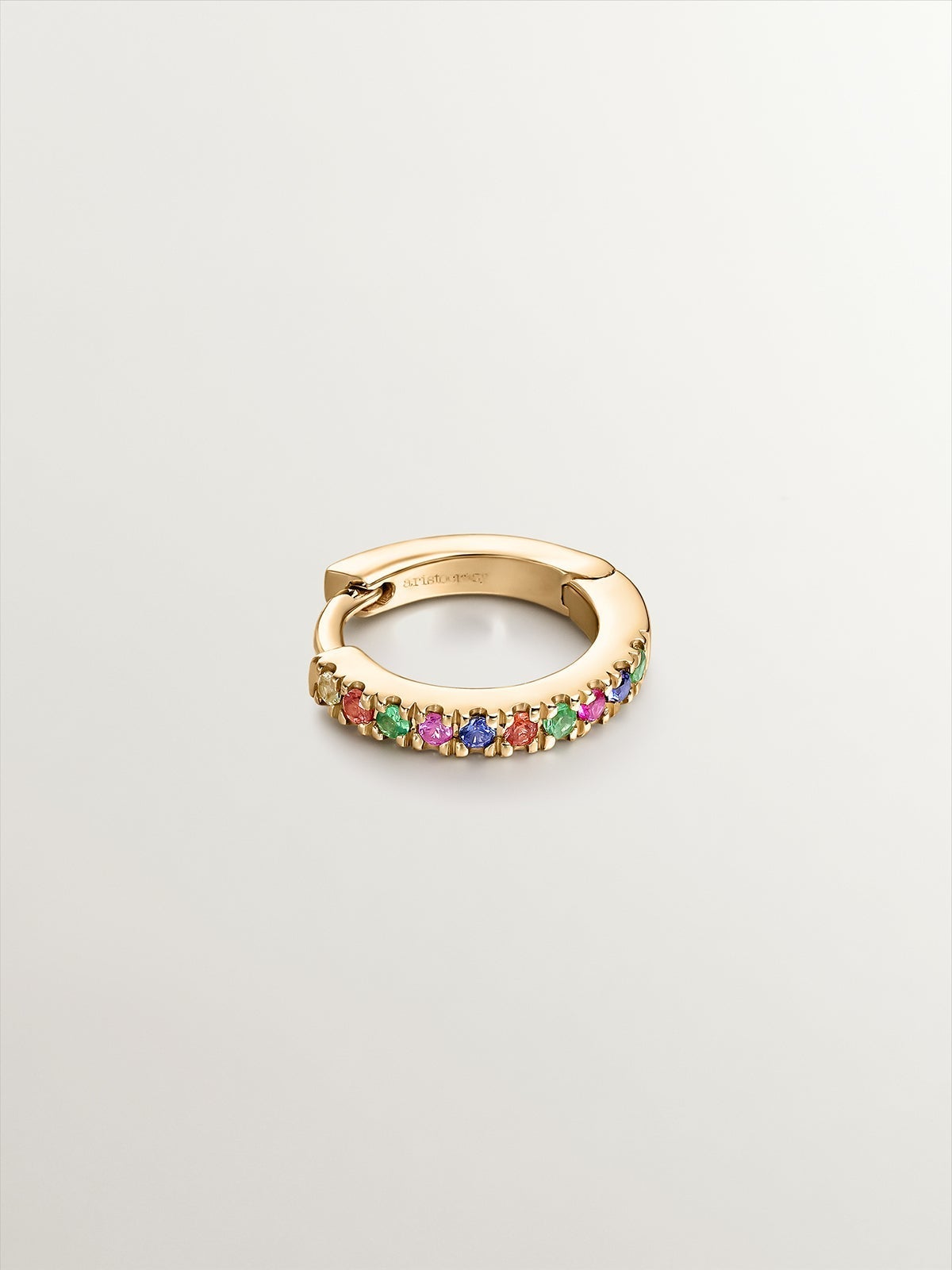 Pendiente individual de aro de oro amarillo de 9K con tsavoritas y zafiros multicolor