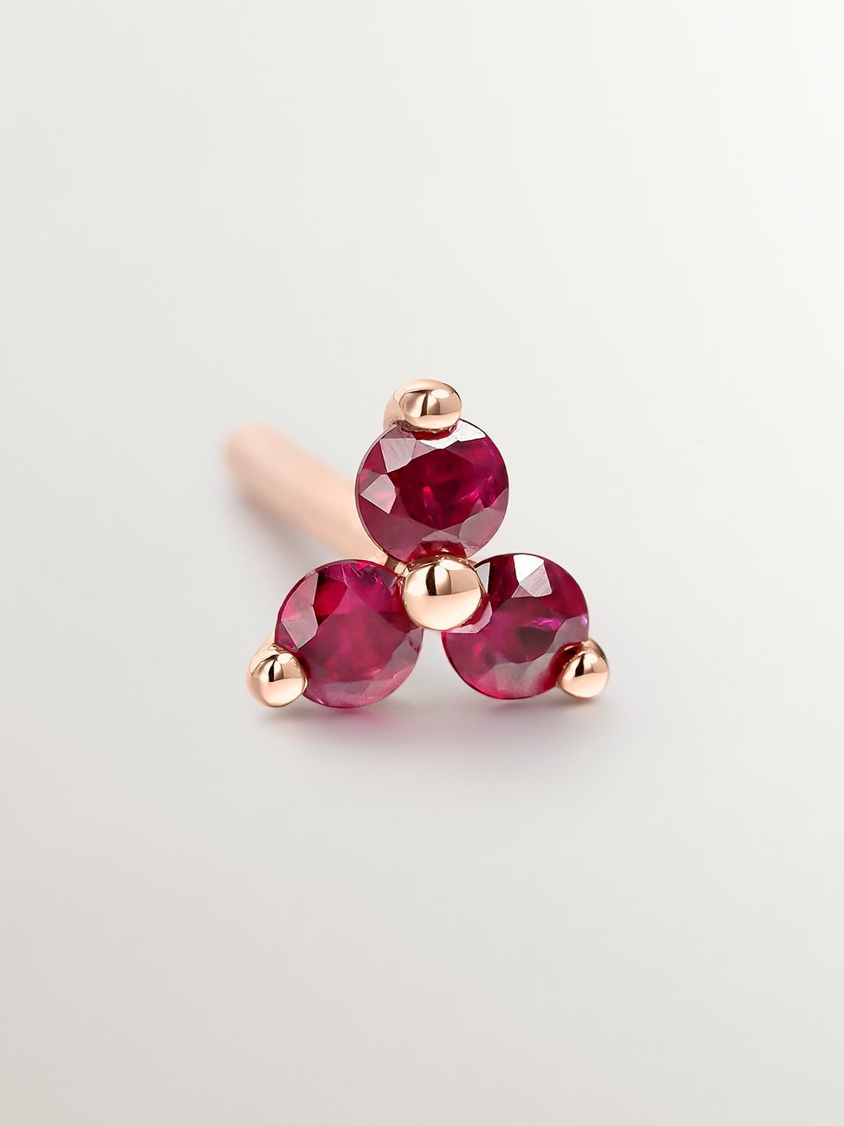 Pendiente individual de oro rosa de 9K con rubíes